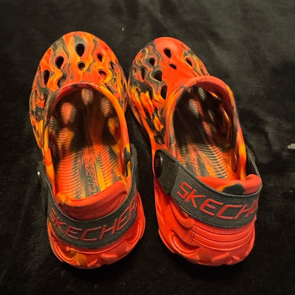 🔥 Skechers Foamies Flame Slip-On Clogs – Kids Size 12/1 . Like NEW! - Picture 11 of 11